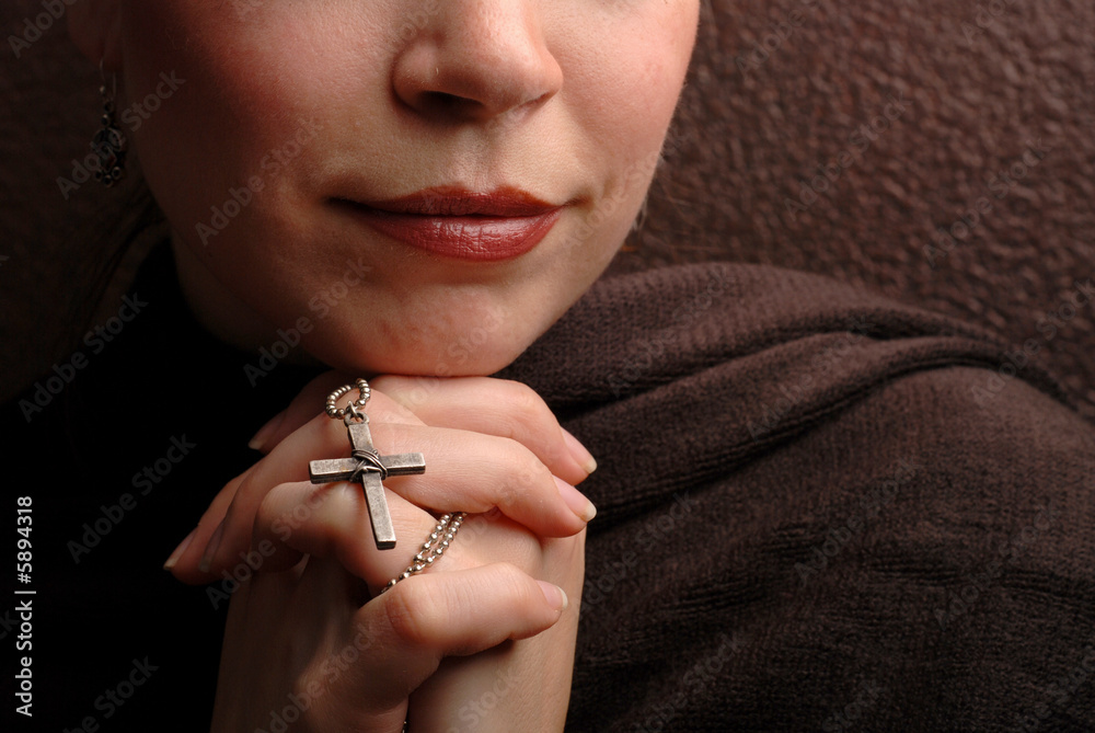 Obraz premium a woman is praying to god with hope