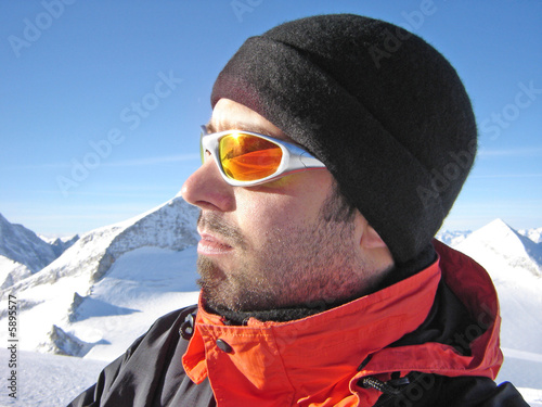 Snowboarder in den Alpen