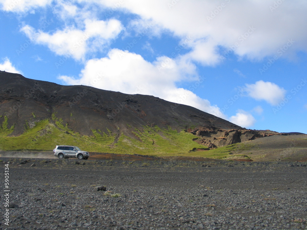 Fototapeta premium 4x4 dans la vallée