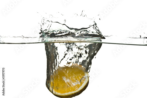 splash, water drops and an lemon in water