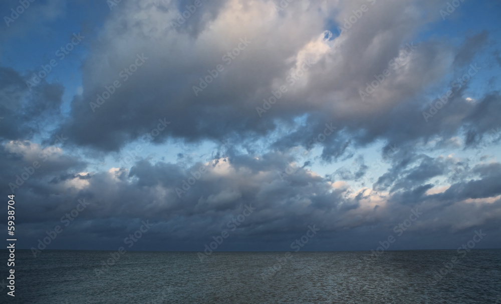 Fototapeta premium Stormy clouds and calm sea few minutes before storm.