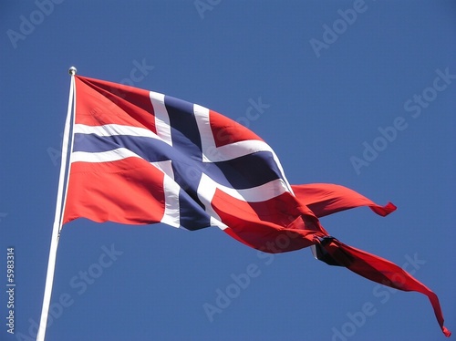 Norwegische Fahne weht im Wind photo