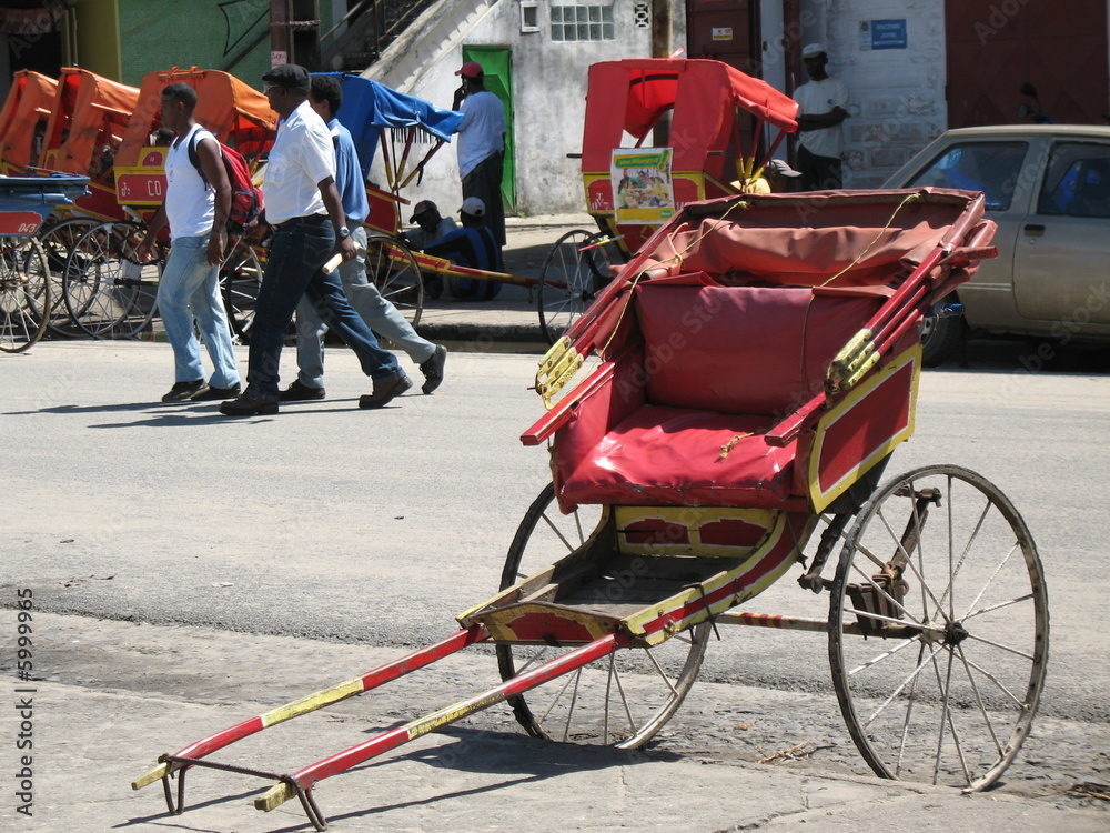 Obraz premium pousse pousse dans la rue