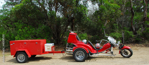 red tricycle with towing box 2