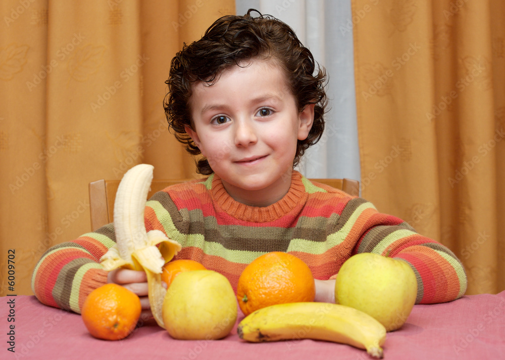 Fototapeta premium Adorable child eating fruit - focus in the face -
