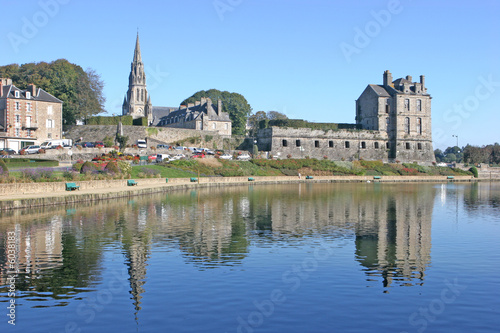 Eglise et Chateau en Bretagne