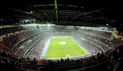 Papier peint photo Football Stade de football illuminé la nuit  © FrankBoston