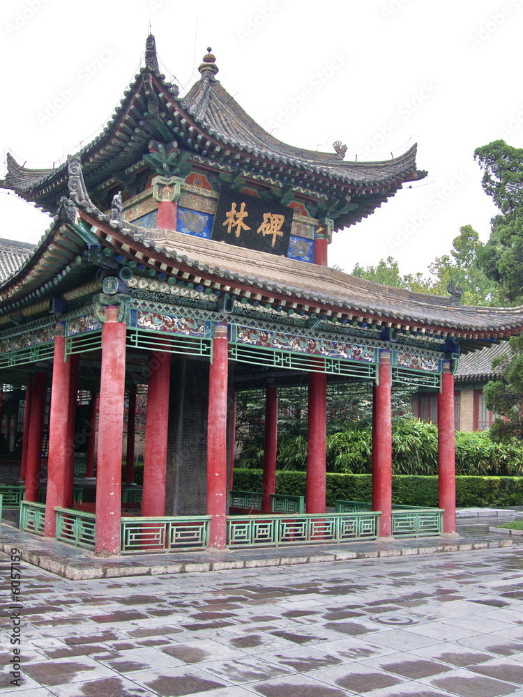 Temple dans un jardin chinois