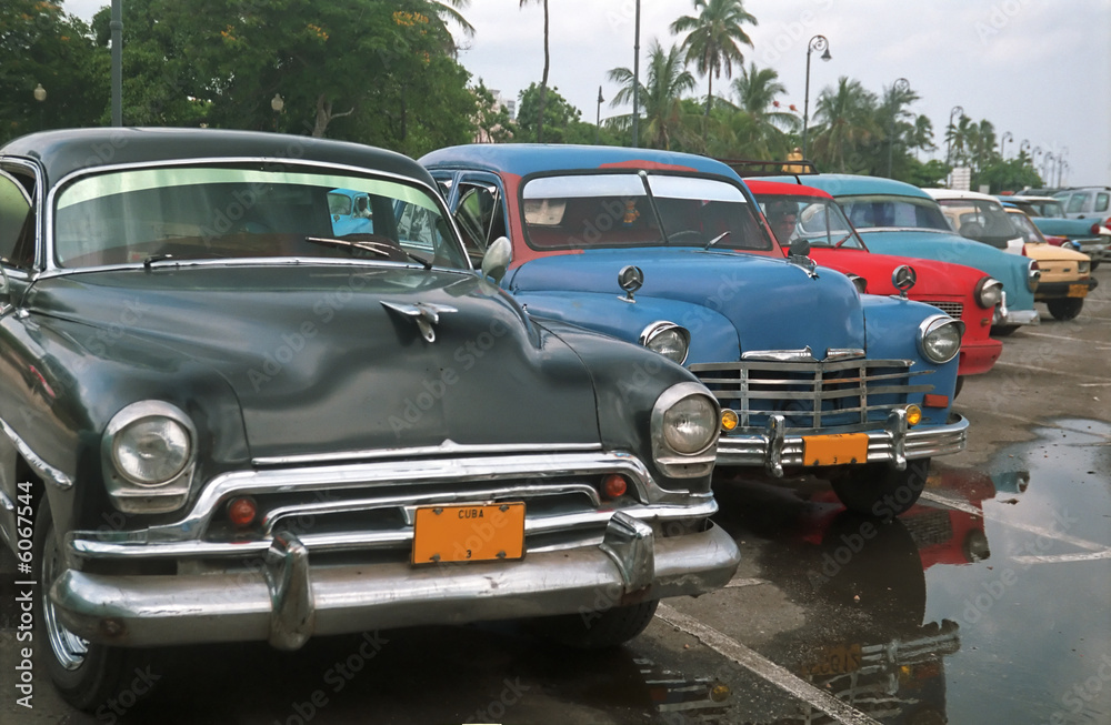 Obraz Parked old cars - Cuba