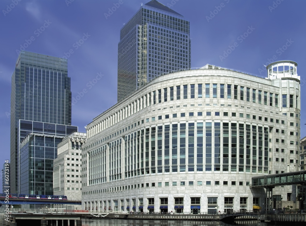 Naklejka premium Office blocks at canary wharf docklands london.