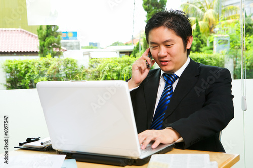 Talking on the phone while break time in cafe
