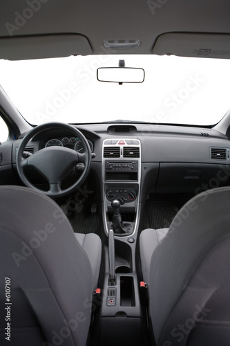 Interior view of a car © Luminis
