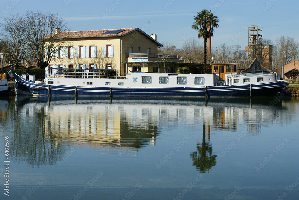 Fototapeta premium péniche aménagée