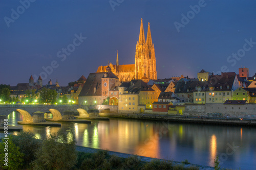 Regensburg Dom mit Steinerner Brücke bei Nacht HDR photo