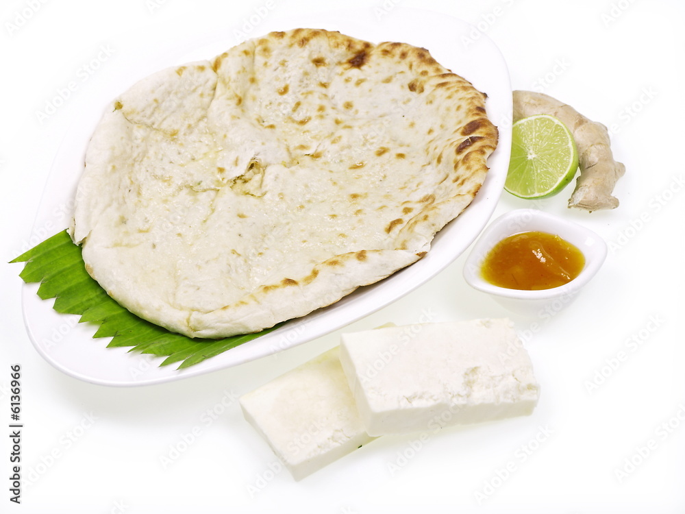 indisches tandoori naan brot mit paneer käse indisches tandoori naan brot mit paneer käse