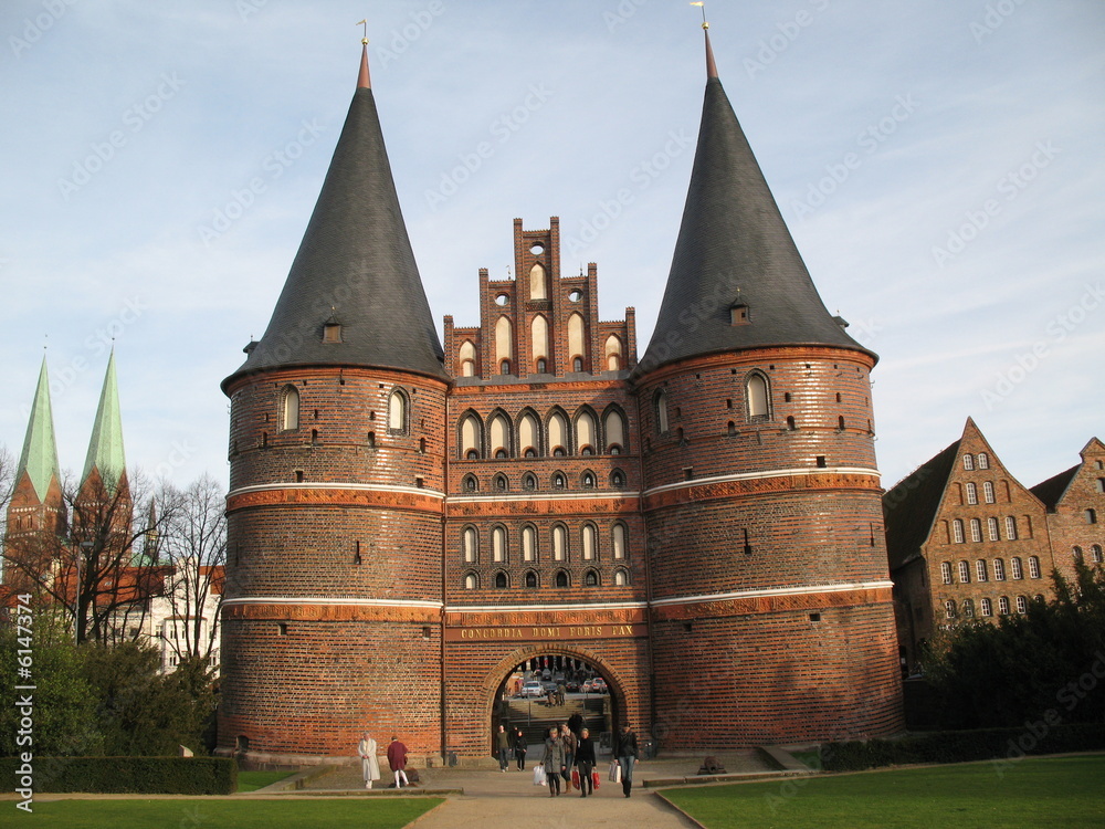 Holstentor Lübeck bei schönem Wetter