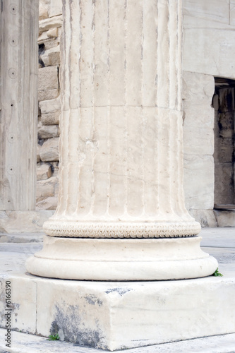 Obraz na płótnie Column on the Erechtheum in Athens, Greece. w salonie