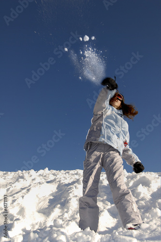 ragazza sulla neve 4 photo