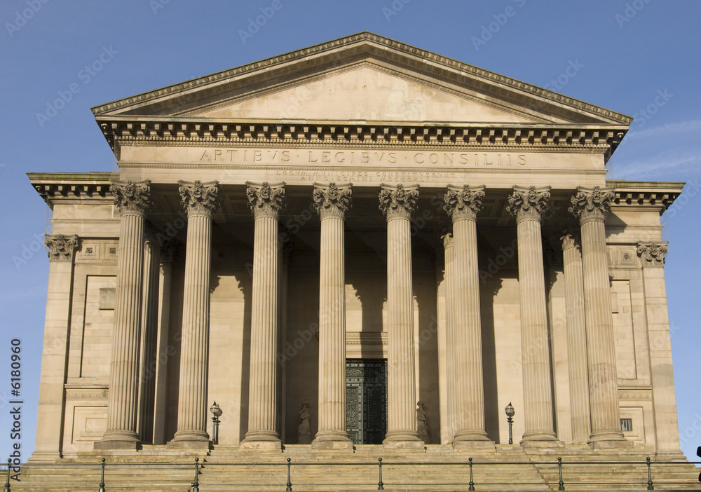 Fototapeta premium The side of St Georges Hall in Liverpool 