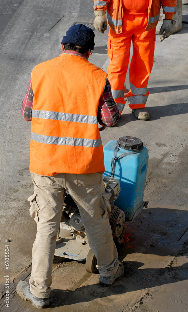 Fototapeta premium operai in cantiere stradale