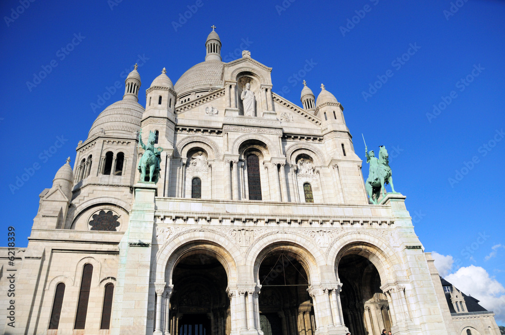 Basilique du Sacre Coeur looking up