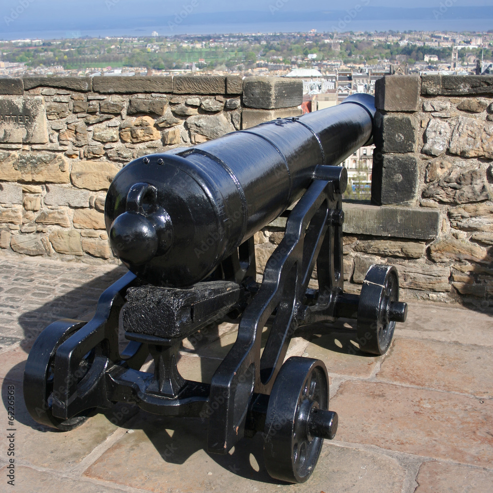 cannon and wall of Edinburgh castle