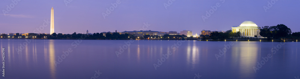 Panoramic of the Washington & Jefferson Memorials at night 