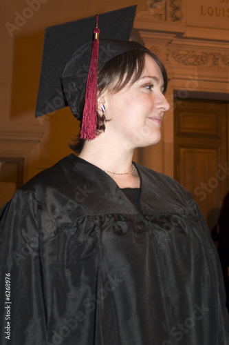 Jeune diplômée fière