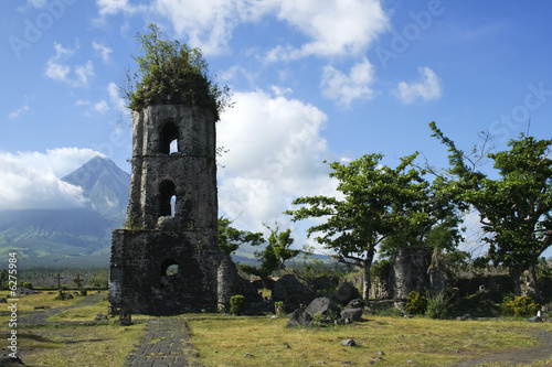 cagsawa church and mayon volcano photo