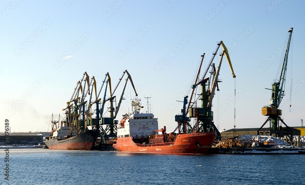 Naves in port