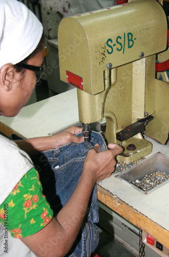 STUD MACHINE FOR DENIM JEANS
