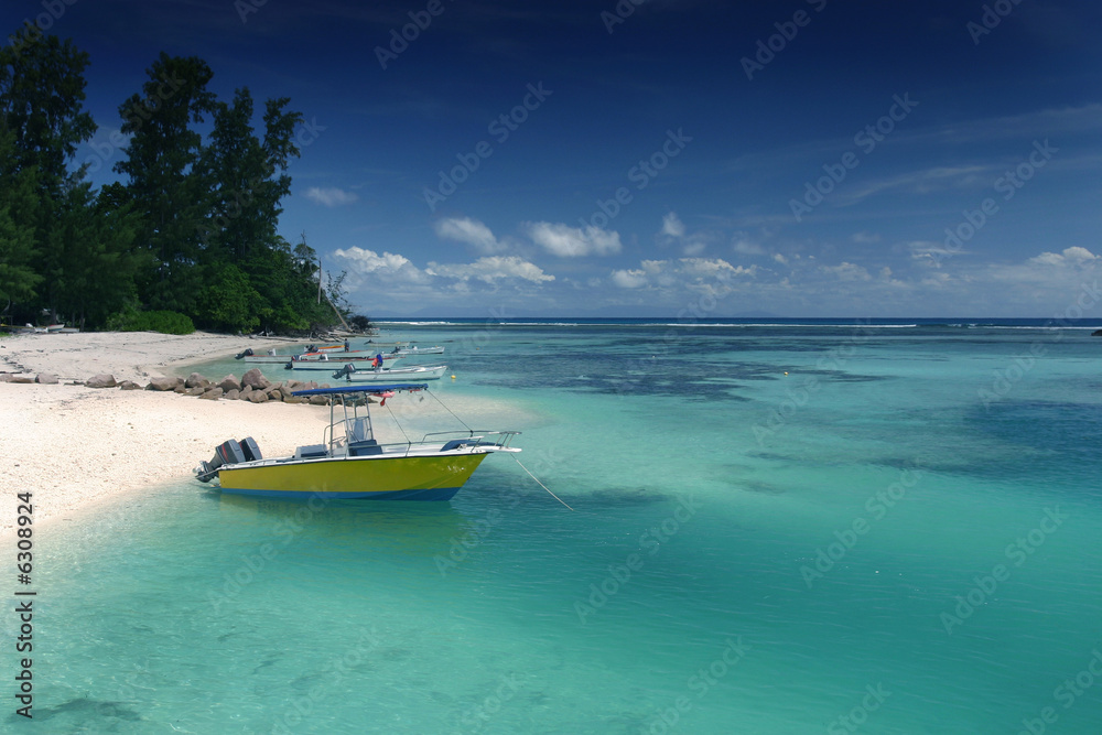 Fototapeta premium lagon ile paradis seychelles océan turquoise exotique tropique b