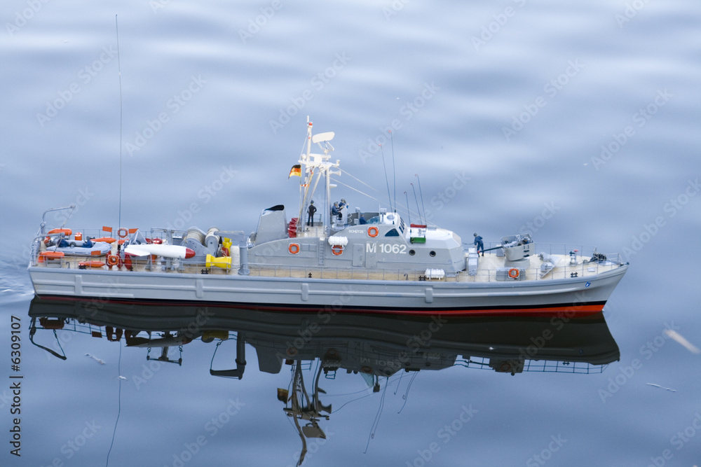 Fototapeta premium Spielzeug Schiff