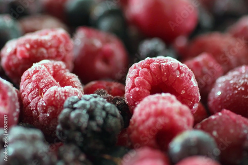 Fruits rouges givrés photo