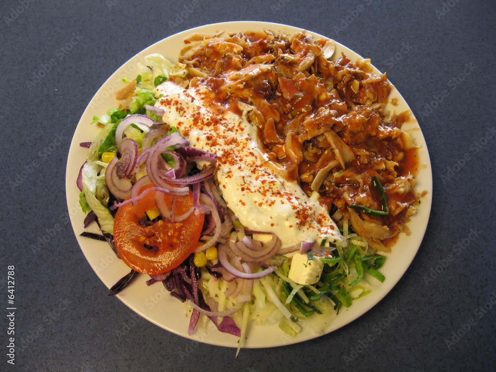 Dönerteller mit Salat und Zaziki Stock-Foto | Adobe Stock