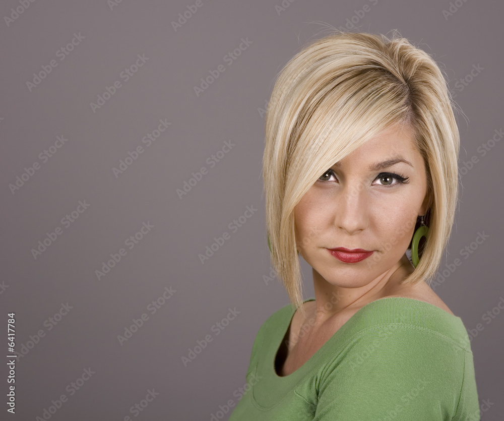 Fototapeta premium Blonde in Green Straight On