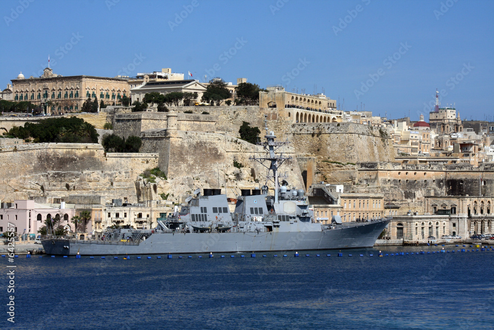 nave militare a Malta