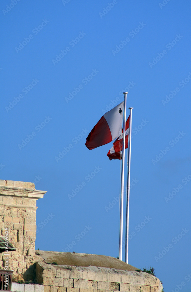 bandiera maltese su forte Rinella