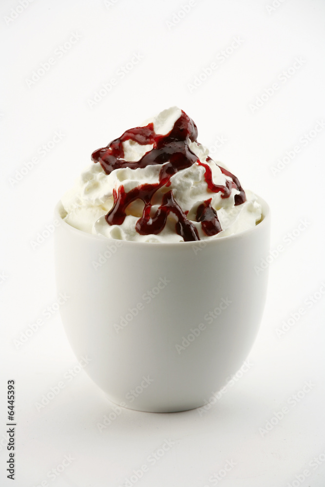 panna montata con crema alla fragola panna montata con crema alla fragola