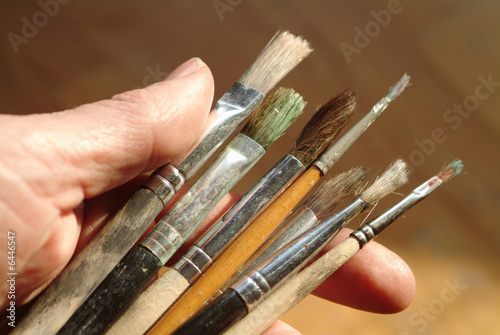 hand with paint brushes