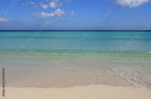 Desert beach in Cuba with white sand and beautifull ocean © Giraldilla