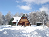 beautiful mountain cottage in an idilic winter setting