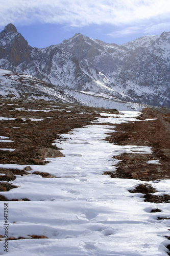 snowy path to the  aladaglar 