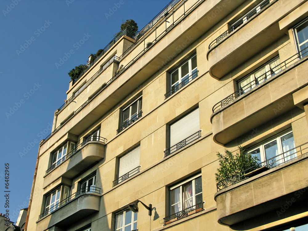 Obraz premium Immeuble mmoderne en pierre, Paris