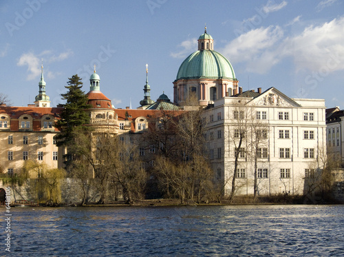 Rives,quais, et façades de Prague
