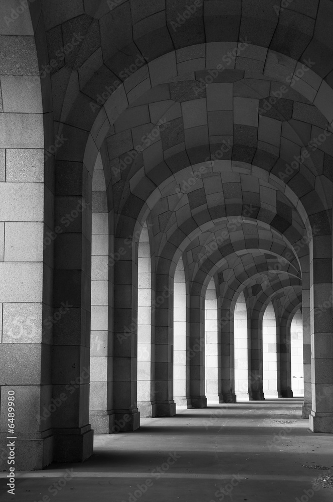  	Arches autour du Palais des Congres d'Hitler, Nuremberg
