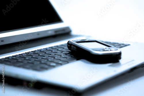 Obraz na płótnie Laptop and mobile phone w salonie