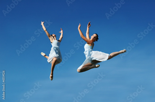 Ballerinas jumping