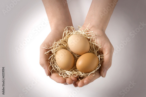 Mani con uova