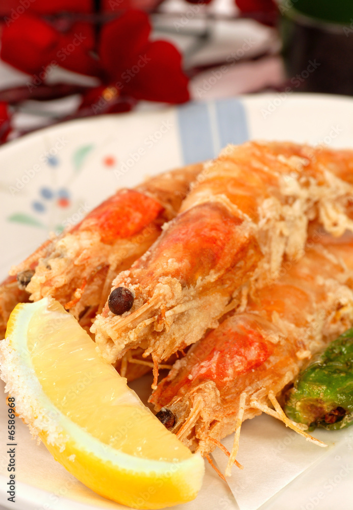 Fress whole Asian tempura shrimp with lemon